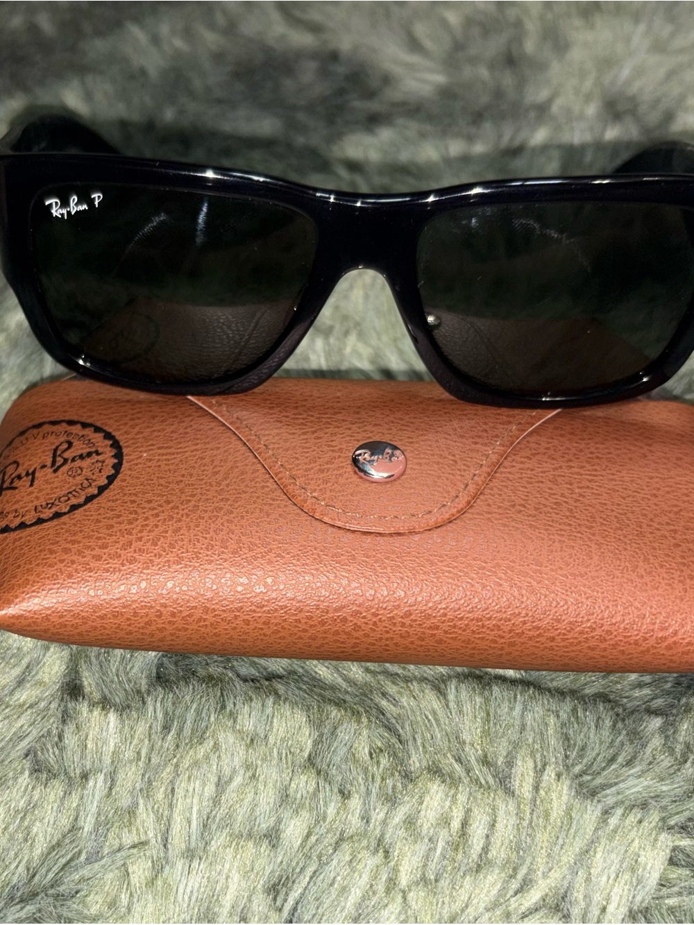 Ray-Ban Black Sunglasses with Brown Case UNISEX (USED)